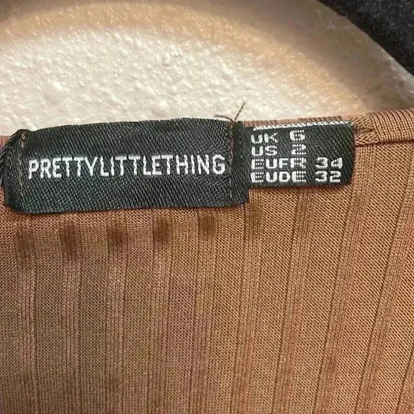 Brand new! PRETTYLITTLETHING Women’s Ribbed Dress w/ back cut out - Picture 4 of 9